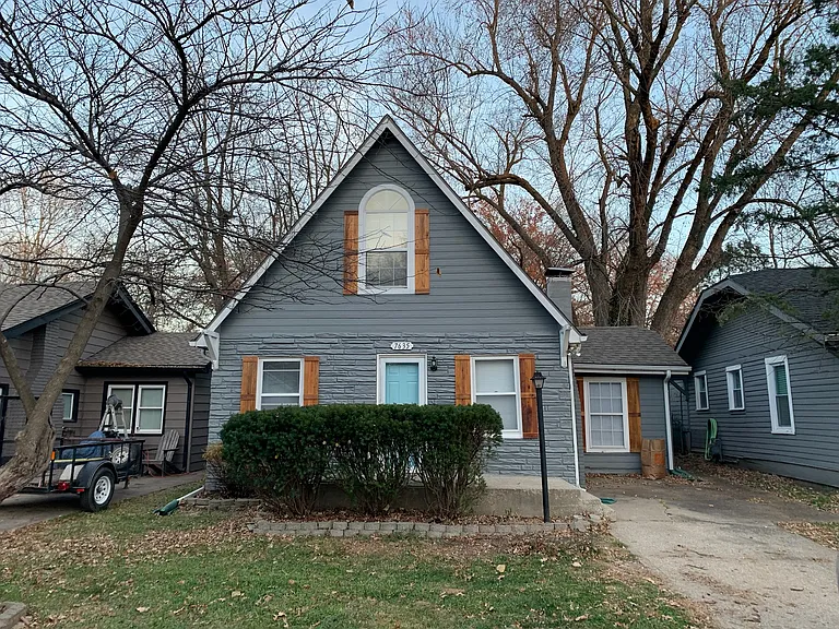 7635 Jefferson St — Photo 1