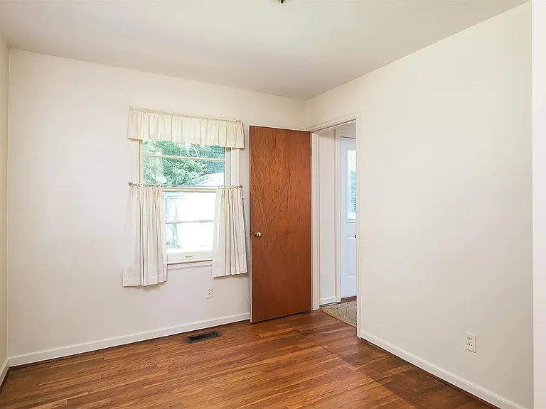 204 Zandale Dr — Photo 13