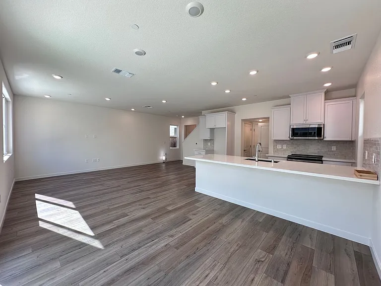 3396 Shaker Way — Photo 10