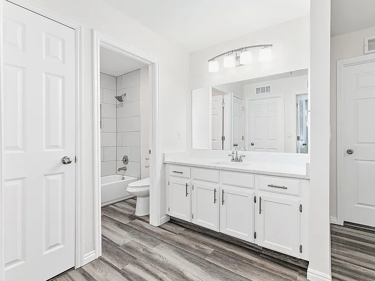 205 N Geneva Rd #13 — Photo 16