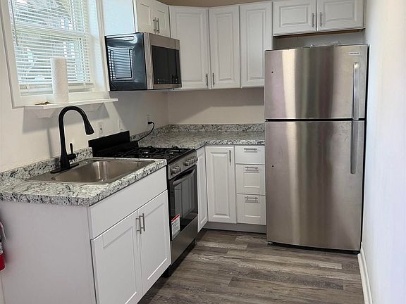3rd image of 24 N Vermont Ave APT 4