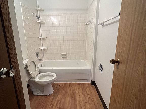 424-bathroom