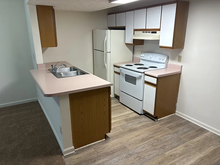 601 Creekview Ter — Photo 3