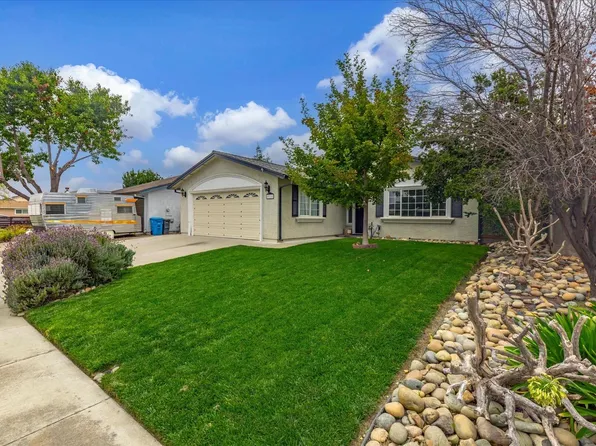 931 Bonnie View Dr, Hollister, CA 95023