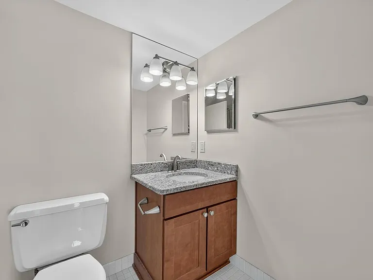 600 W Brown St #309 — Photo 18