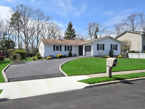 18 Norma Boulevard, Holbrook, NY 11741