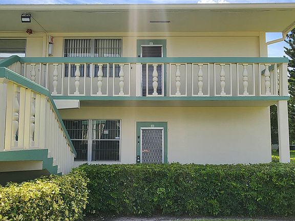 2nd image of 345 Oakridge T #345