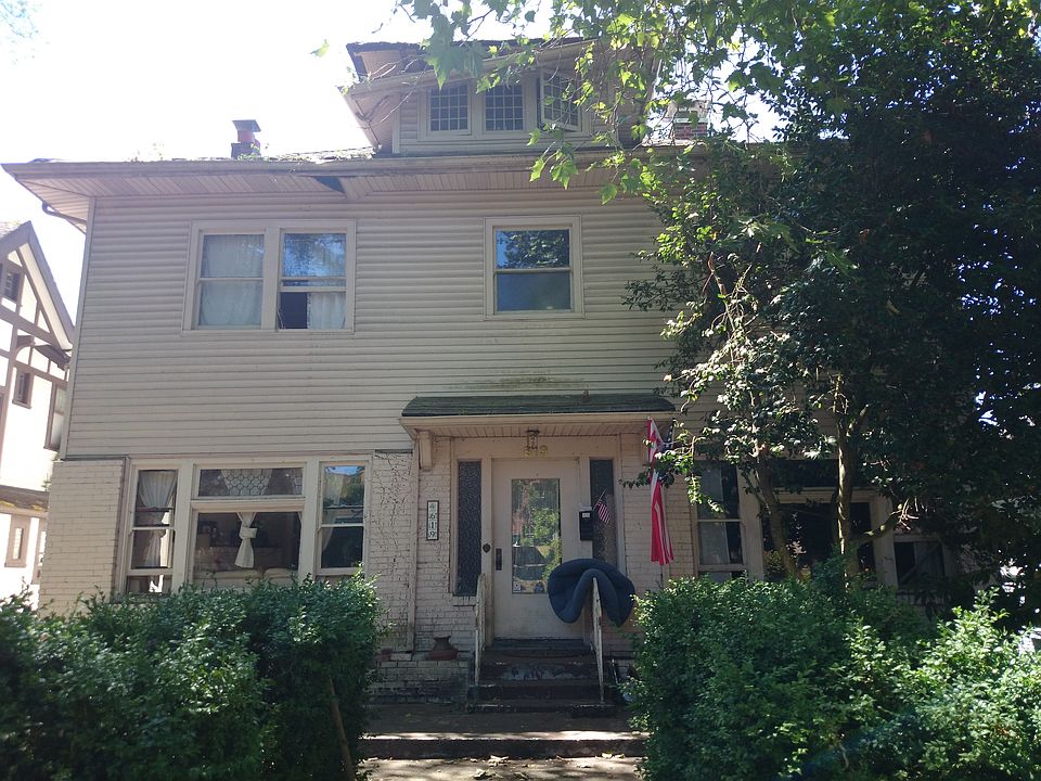 2nd image of 619 13th Ave E