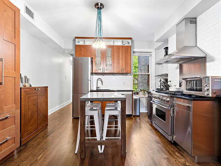 1112 Hudson St #2R — Photo 1