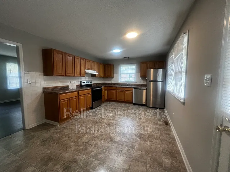 Building Photo - 511 Buck Branch Dr