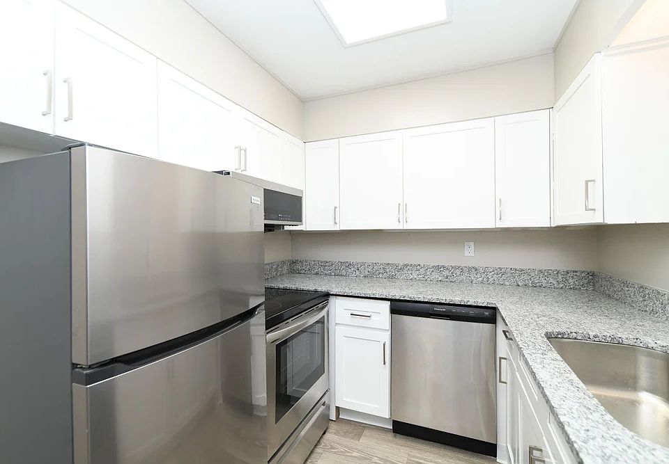 2nd image of 1106 W 7th St #11