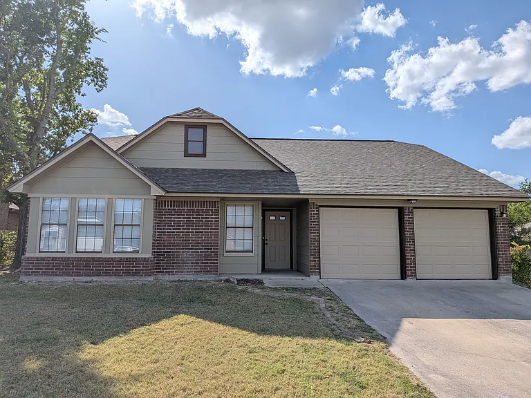 3107 Westrim Dr — Photo 1