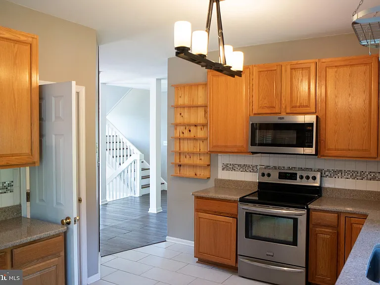 102 Thomas Ln — Photo 21
