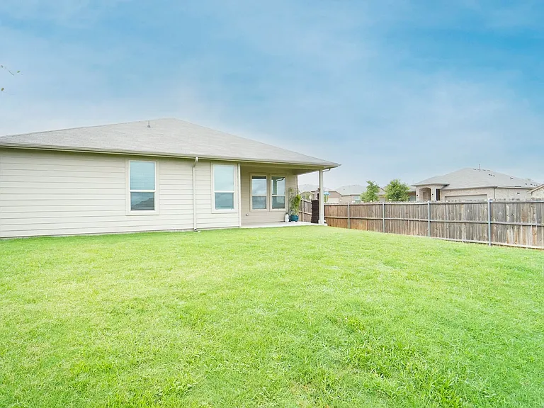 2401 Goodnight Ranch Dr — Photo 16