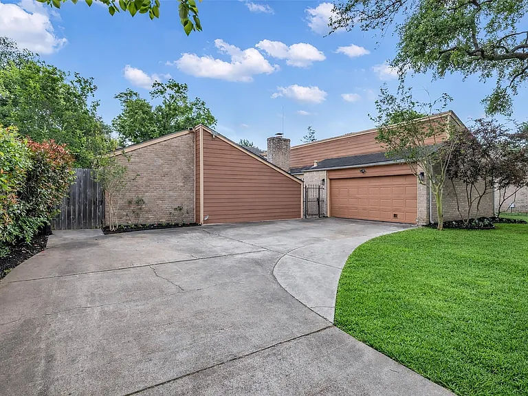 8206 Debbie Gay Dr — Photo 1