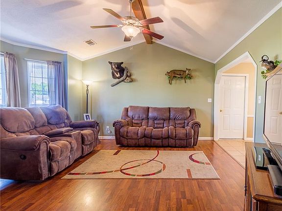 3rd image of 2203 Diamond Cir