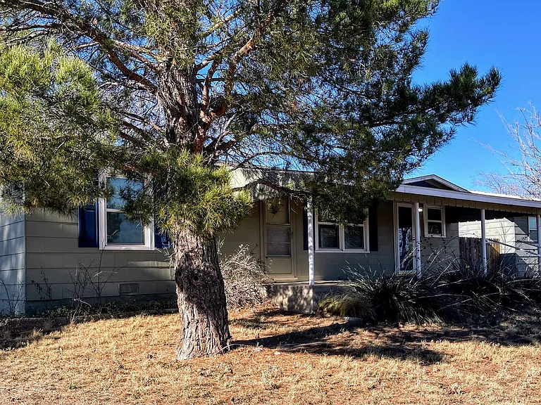 3713 Noble Dr — Photo 3