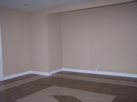 4th image of 672 Salem St