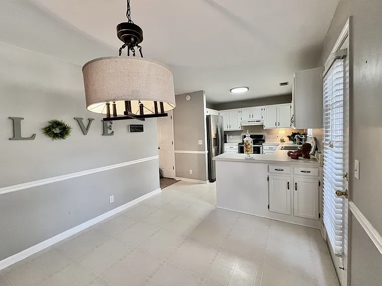 117 Southampton Ct — Photo 14