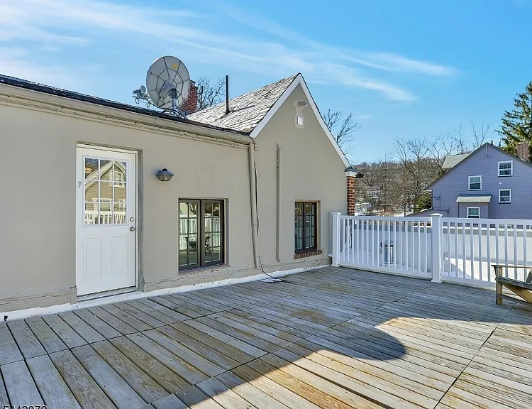 1 Laurel Pl — Photo 15