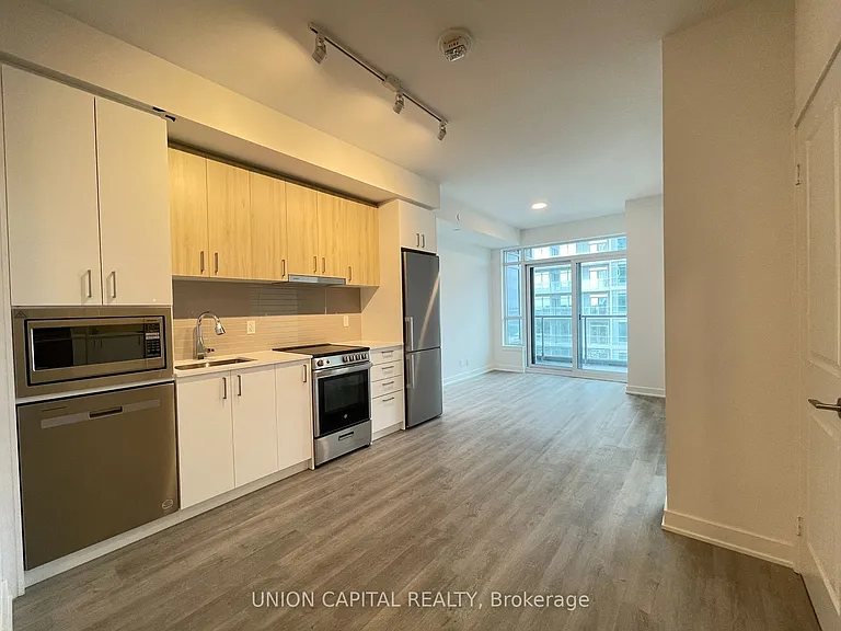 50 Upper Mall Way #1403 — Photo 1