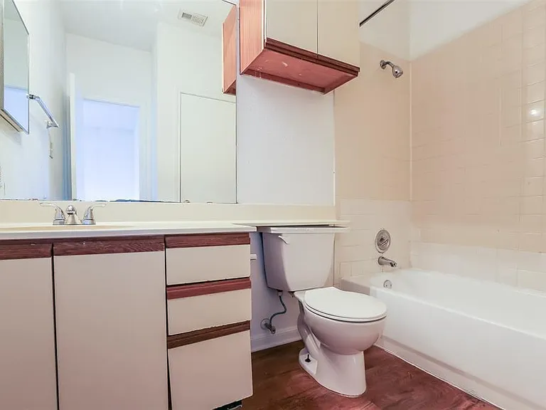 912 W 22nd St #106 — Photo 6