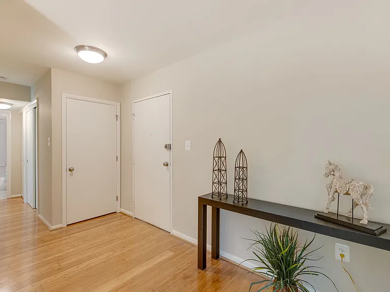 6135 Leesburg Pike #101 — Photo 30