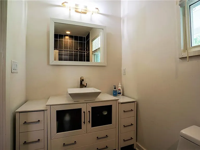 811 King Rd — Photo 14