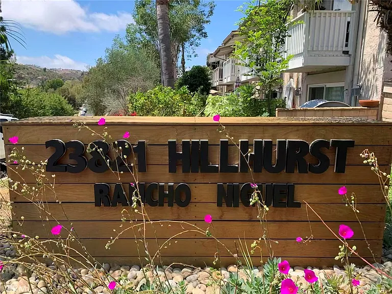 23821 Hillhurst Dr #48 — Photo 30