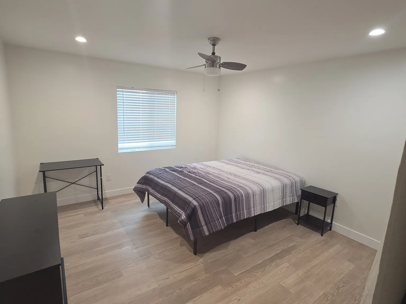 3 bed, 1100 sqft, $1,300 — Photo 1