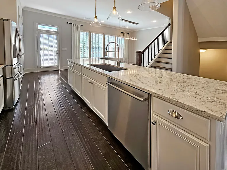 2142 Coventry Dr — Photo 16