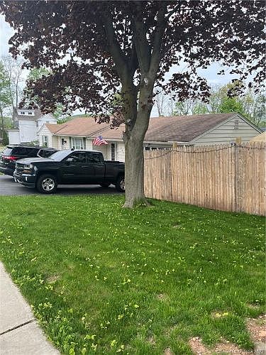 2nd image of 405 Gravel St