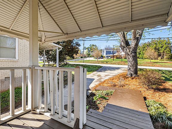 3rd image of 2108 Wake Forest Rd