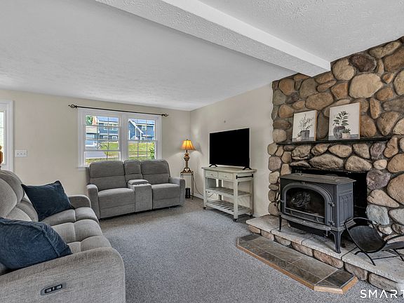 4th image of 19 Hillside Drive
