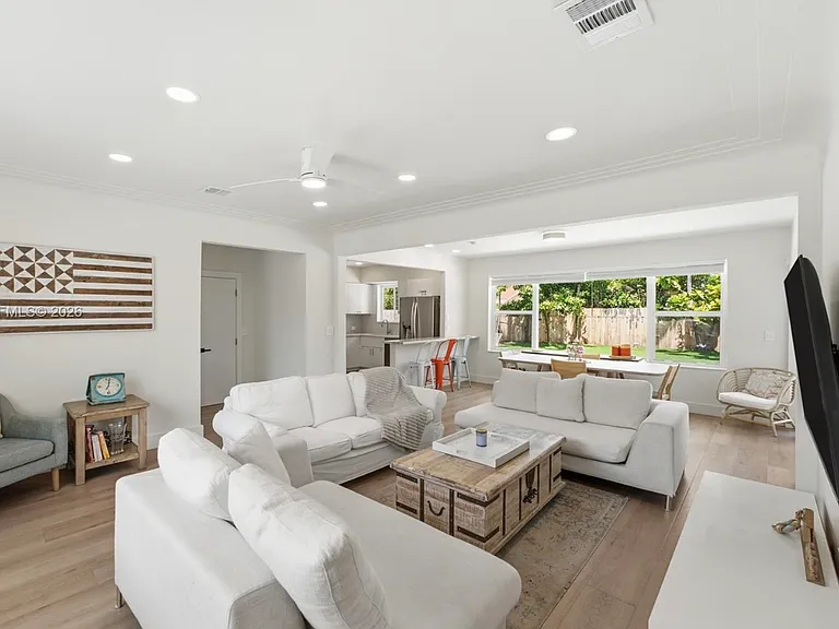 10800 Peachtree Dr — Photo 5