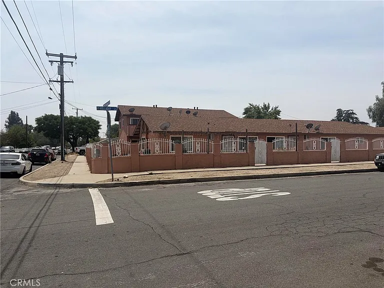 308 N Millard Ave #314 — Photo 3