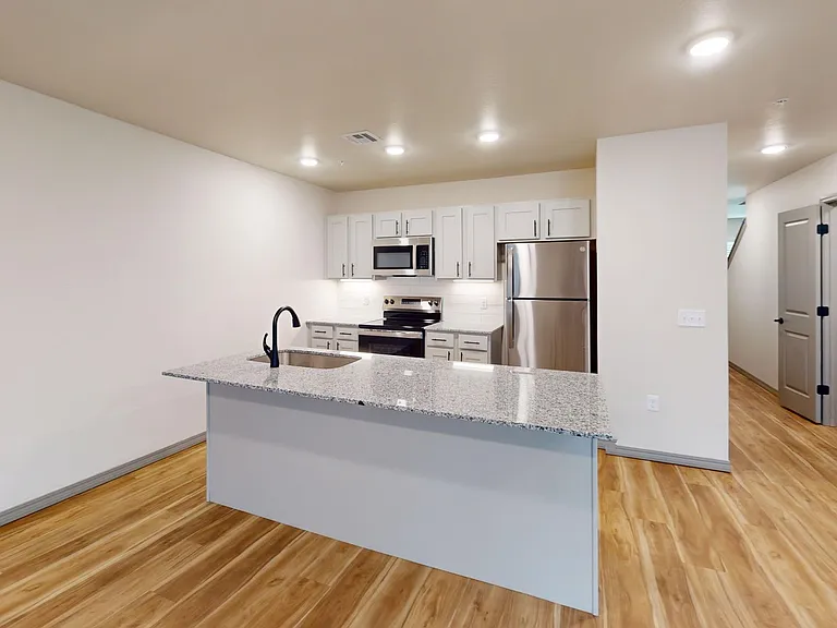 Reserve on 29th Townhomes — Photo 21