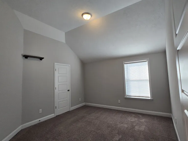 631 Garland Trl — Photo 3