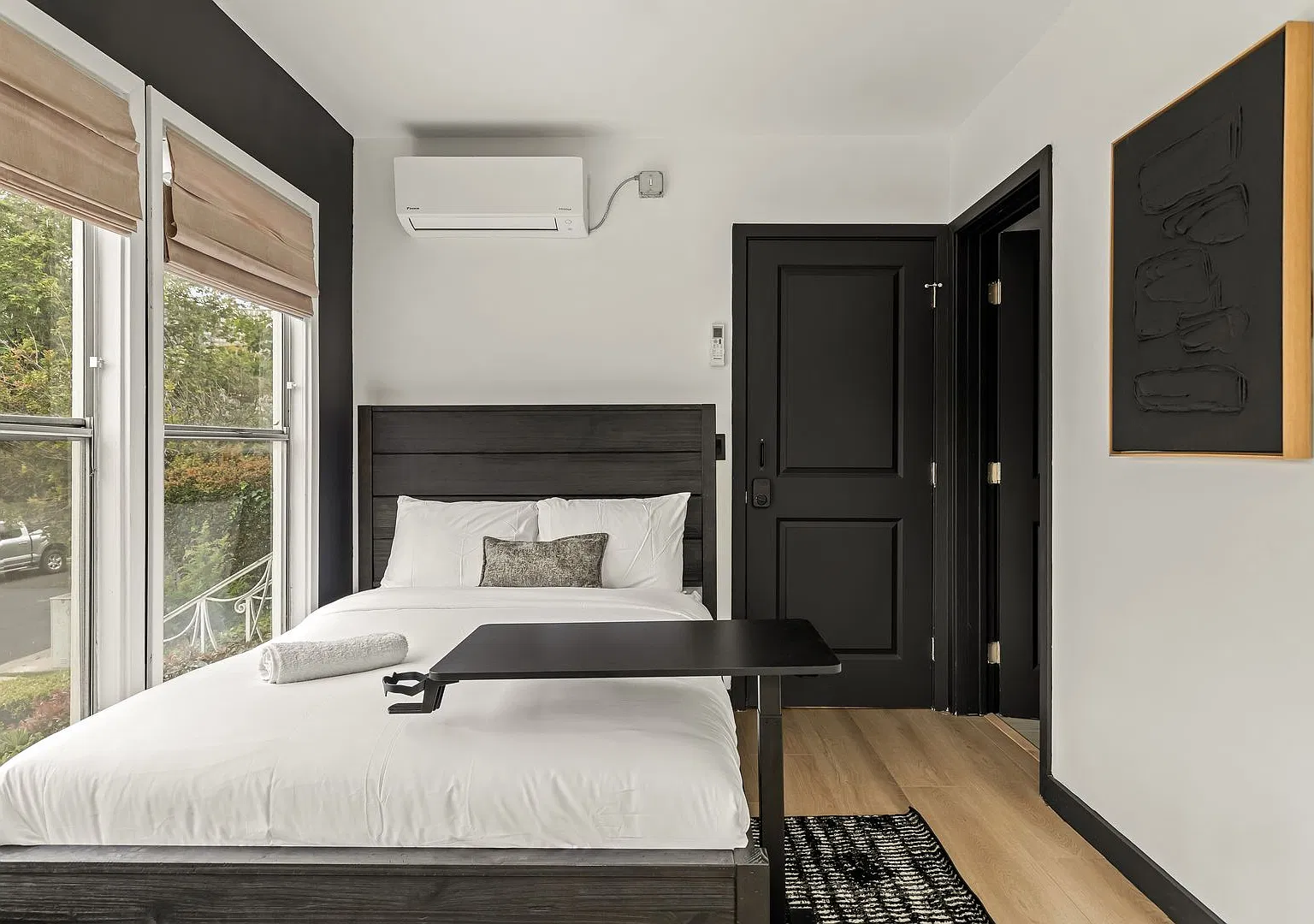 A 4 Bedroom, 3 Bathroom apartment with common areas and a fully functional kitchen at 1476 Malcol... — Photo 1