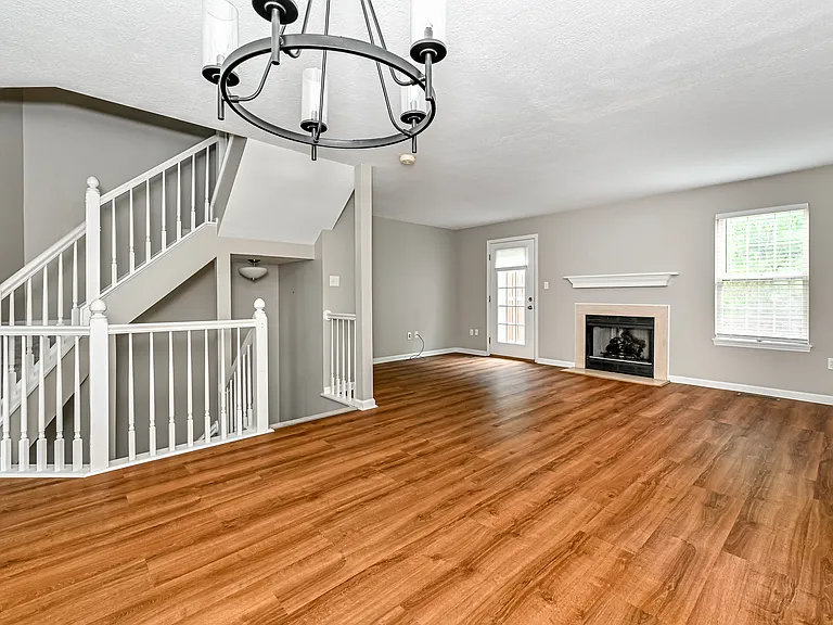 229 Hillvue Dr — Photo 4