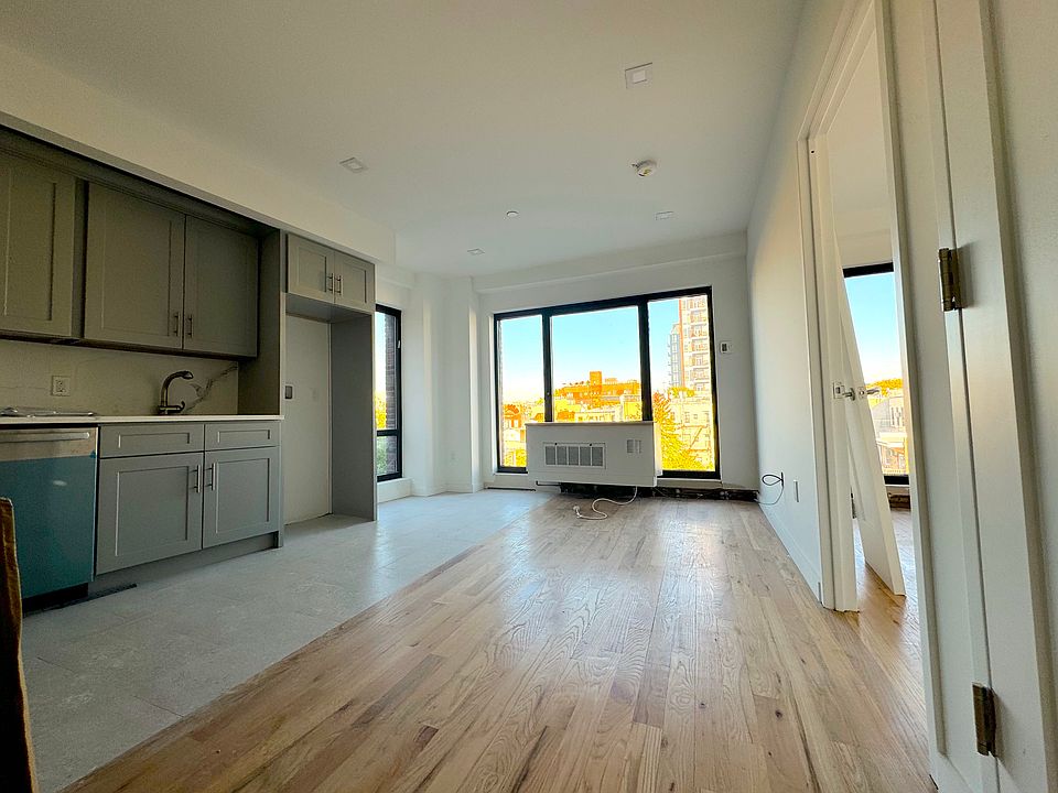 2nd image of 442 Graham Ave #5