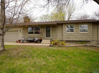 2905 S Steven Dr, Sioux Falls, SD 57106