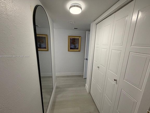 4th image of 331 Lakeview Dr APT 101