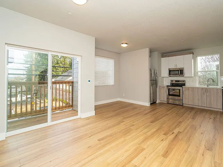 436 NE Stafford St #1 — Photo 5