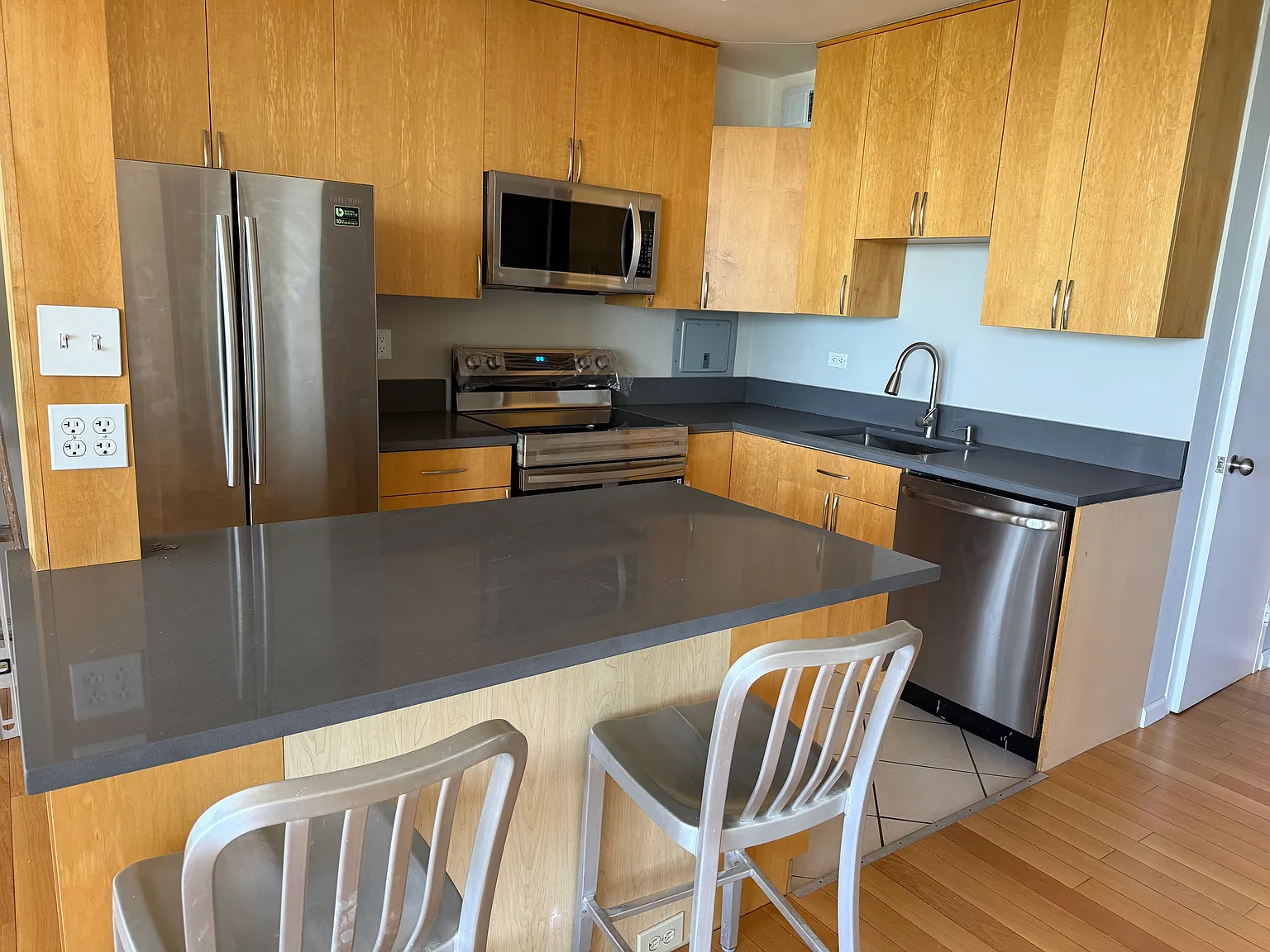 1 bed, 1000 sqft, $2,850 — Photo 3