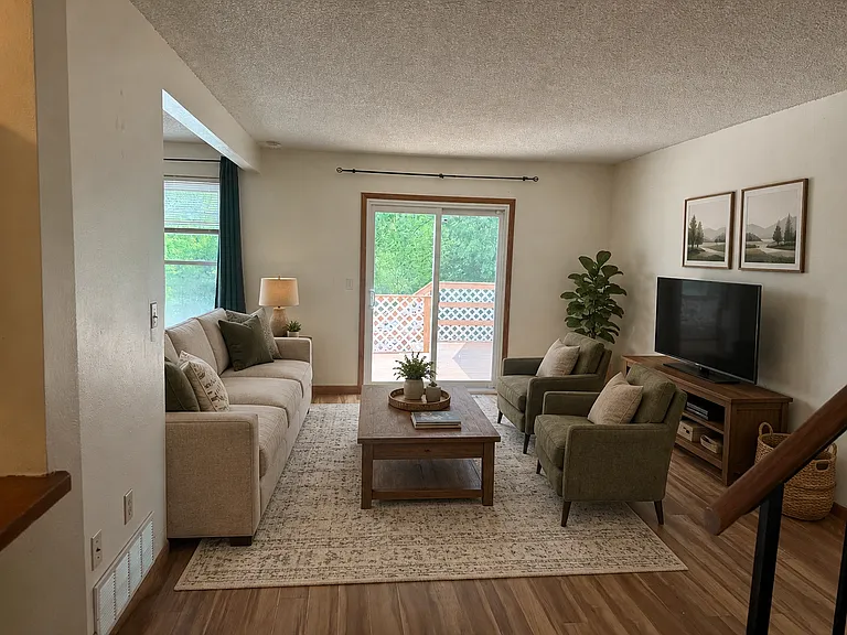 31 Plaza Ave — Photo 2