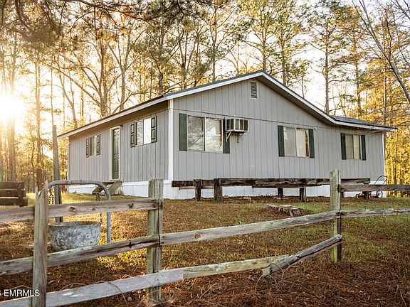 3rd image of 100 Center Grove Rd