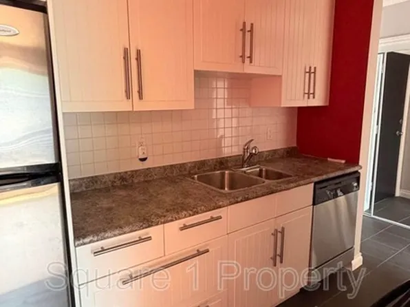 10255 117th St NW, Edmonton, AB
