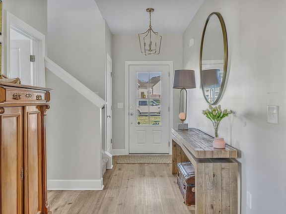 3rd image of 1204 Clarendon Ave
