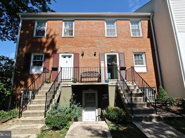 102 Leeds Ct E, Warrenton, VA 20186